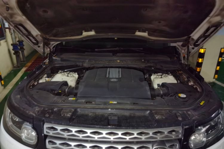 Used Land Rover Range Sport 2017 3.0 SC V6 HSE Engine Bay