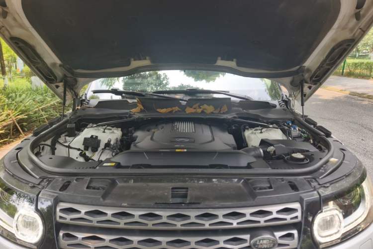 Used Land Rover Range Sport  Engine Bay