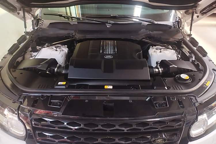 Used Land Rover Range Sport 2017 3.0 SC V6 HSE DYNAMIC Engine Bay