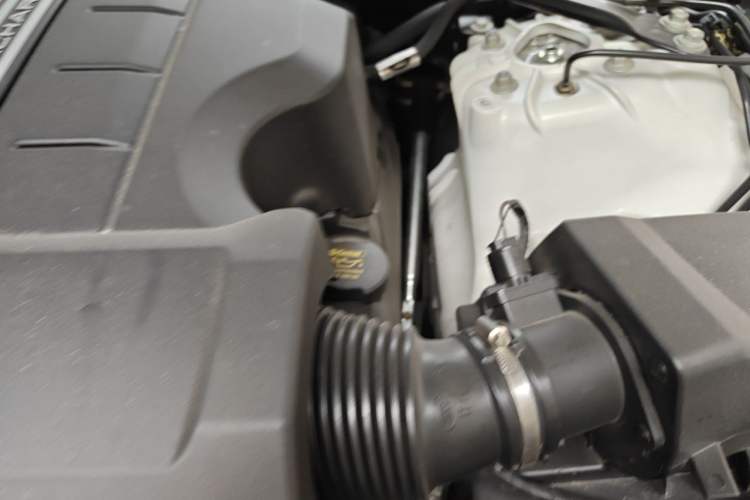 Used Land Rover Range Sport 2017 3.0 SC V6 HSE Engine Bay Left