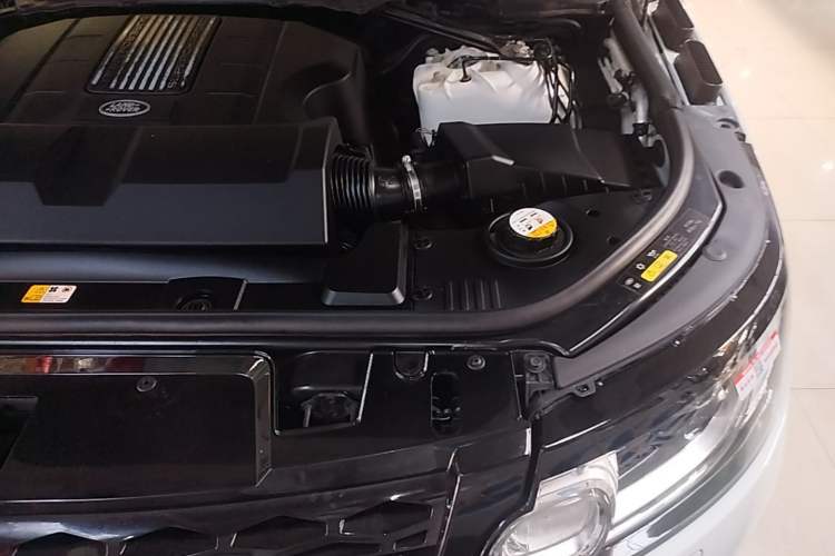 Used Land Rover Range Sport 2017 3.0 SC V6 HSE DYNAMIC Engine Bay Left