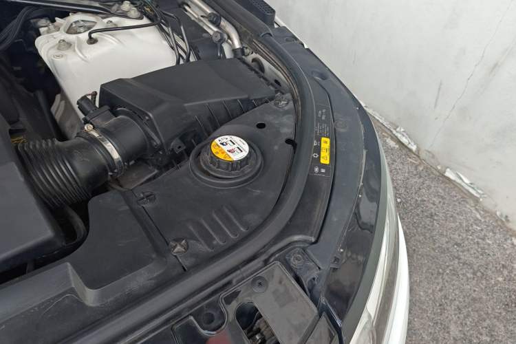 Used Land Rover Range Sport 2017 3.0 SC V6 HSE Engine Bay Left