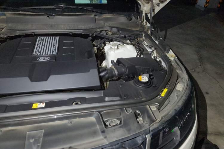 Used Land Rover Range Sport 2017 3.0 SC V6 SE Engine Bay Left