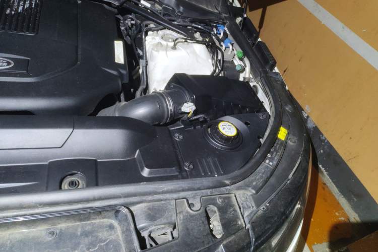 Used Land Rover Range Sport  Engine Bay Left