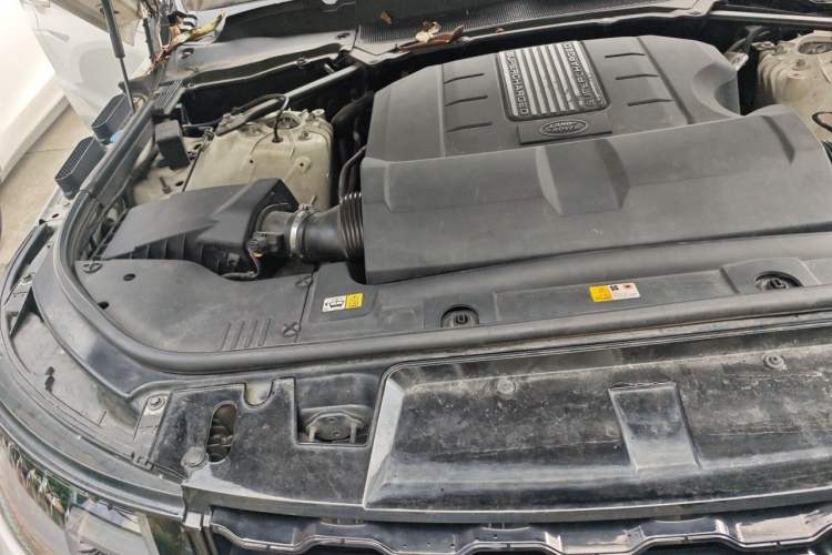 Used Land Rover Range Sport 2017 3.0 SC V6 SE Engine Bay Right