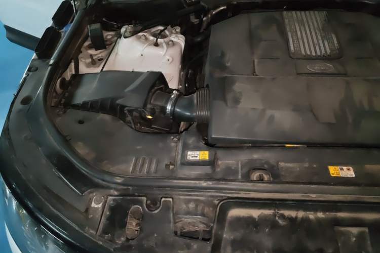 Used Land Rover Range Sport 2017 3.0 SC V6 SE Engine Bay Right