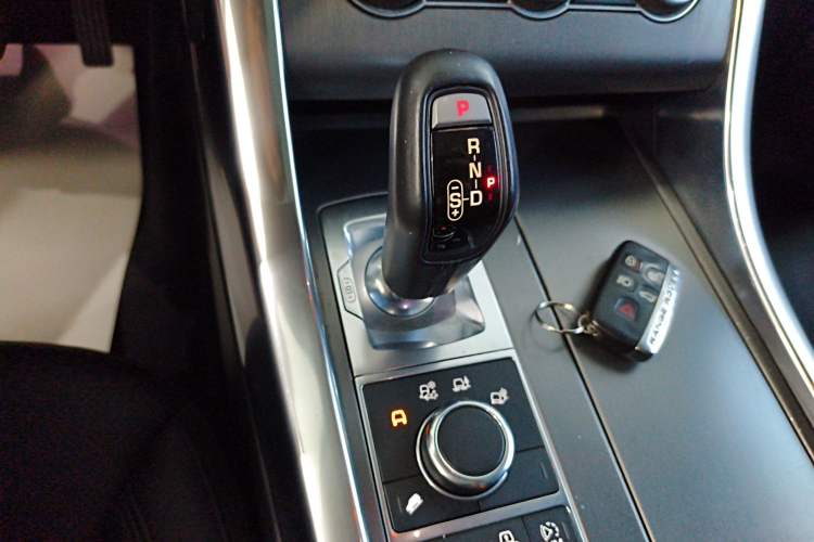 Used Land Rover Range Sport 2017 3.0 SC V6 SE Gear Lever