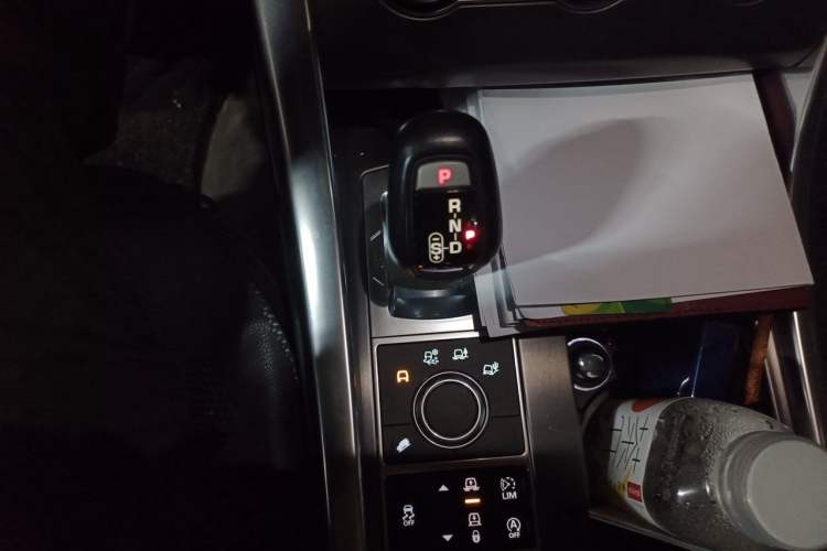 Used Land Rover Range Sport 2017 3.0 SC V6 SE Gear Lever