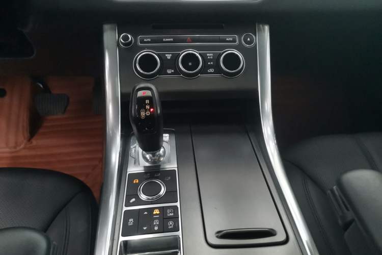 Used Land Rover Range Sport 2017 3.0 SC V6 SE Gear Lever