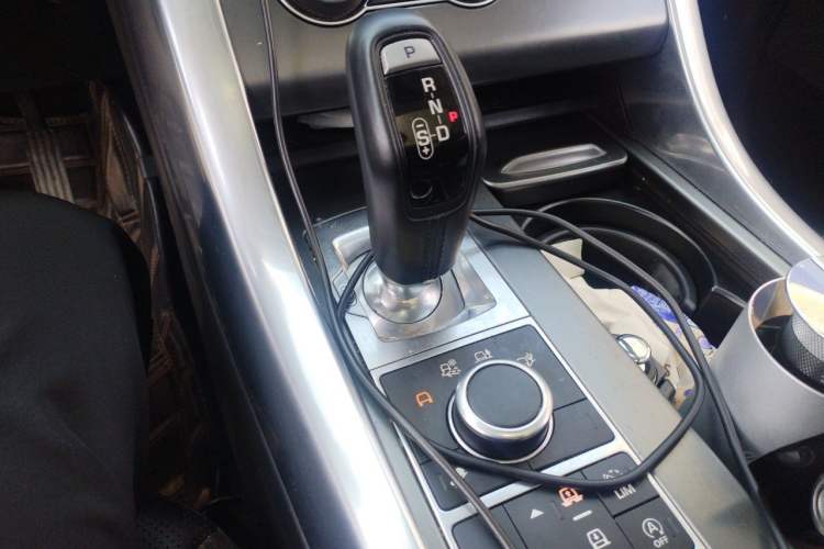 Used Land Rover Range Sport 2017 3.0 SC V6 SE Gear Lever