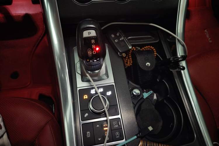 Used Land Rover Range Sport 2017 3.0 V6 SC HSE Dynamic Gear Lever
