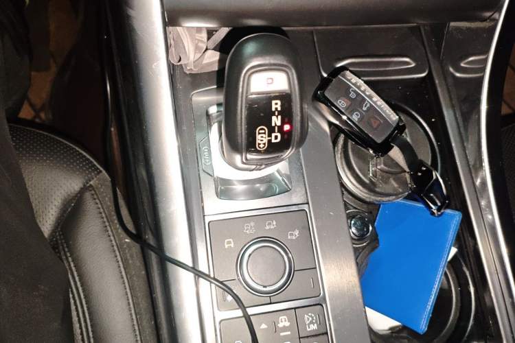 Used Land Rover Range Sport 2017 3.0 SC V6 SE Gear Lever