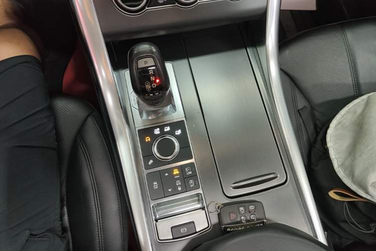 Used Land Rover Range Sport 2017 3.0 SC V6 SE Gear Lever