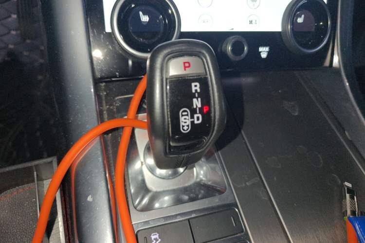 Used Land Rover Range Sport 2017 3.0 SC V6 SE Gear Lever