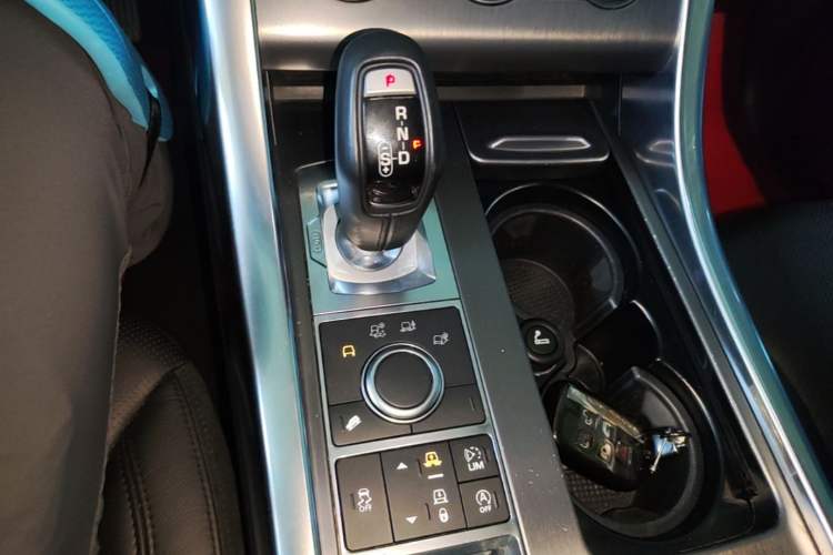 Used Land Rover Range Sport 2017 3.0 SC V6 SE Gear Lever