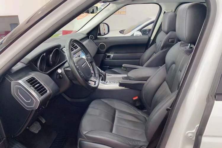 Used Land Rover Range Sport 2017 3.0 SC V6 SE Interior 2