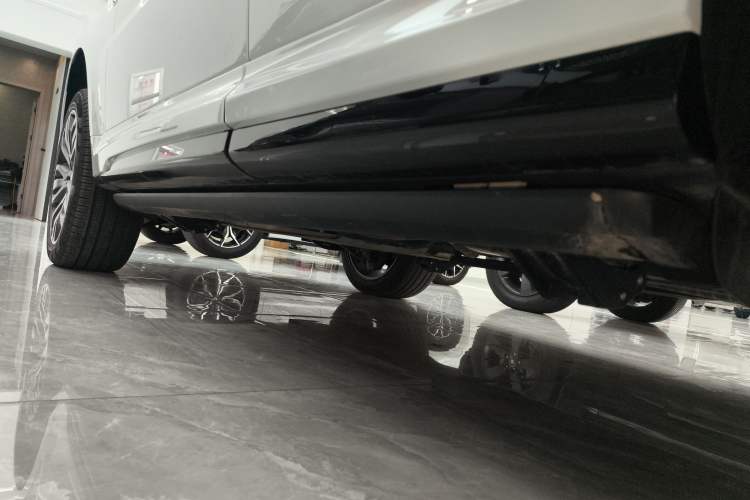 Used Land Rover Range Sport 2017 3.0 SC V6 SE Left Side Sill