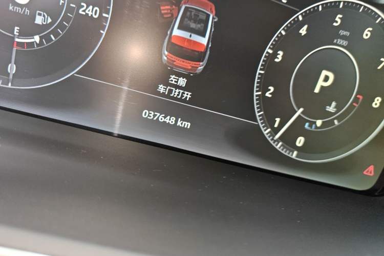 Used Land Rover Range Sport 2017 3.0 SC V6 HSE Odometer Close Up