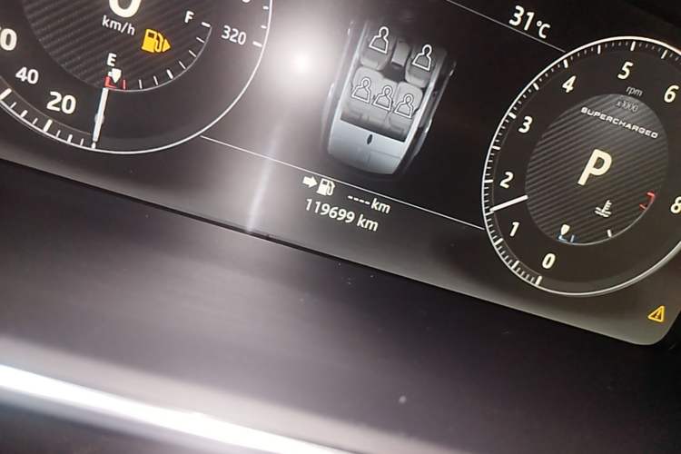 Used Land Rover Range Sport 2017 3.0 SC V6 HSE DYNAMIC Odometer Close Up