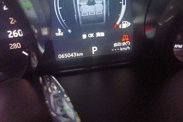 Used Land Rover Range Sport 2017 3.0 SC V6 SE Odometer Close Up