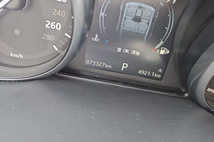 Used Land Rover Range Sport 2017 3.0 SC V6 HSE Odometer Close Up