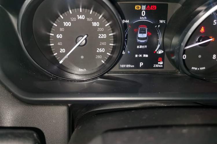 Used Land Rover Range Sport 2017 3.0 SC V6 HSE Odometer Close Up