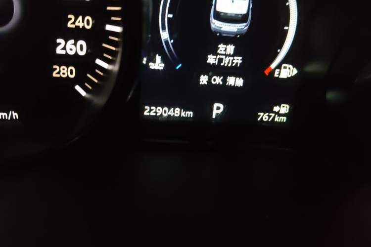 Used Land Rover Range Sport 2017 3.0 SC V6 SE Odometer Close Up
