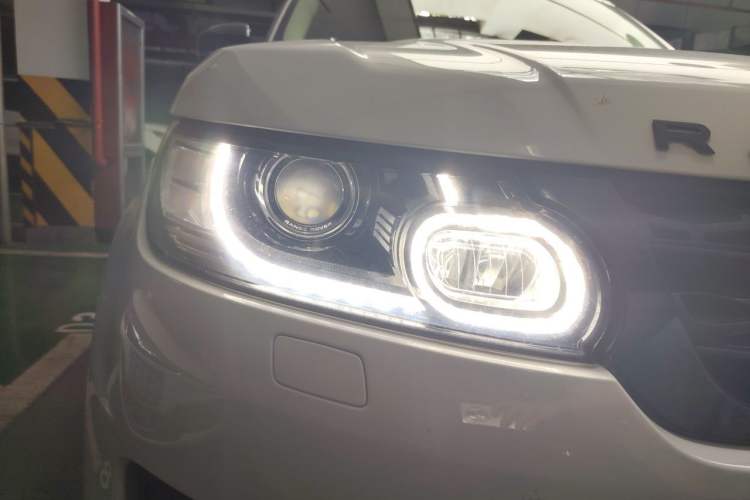 Used Land Rover Range Sport 2017 3.0 V6 SC HSE Dynamic Right Front Headlight