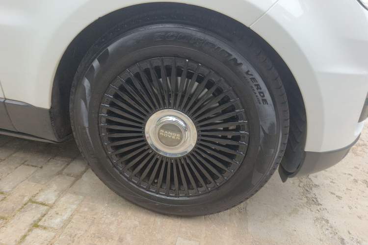 Used Land Rover Range Sport 2017 3.0 SC V6 SE Right Front Wheel Hub