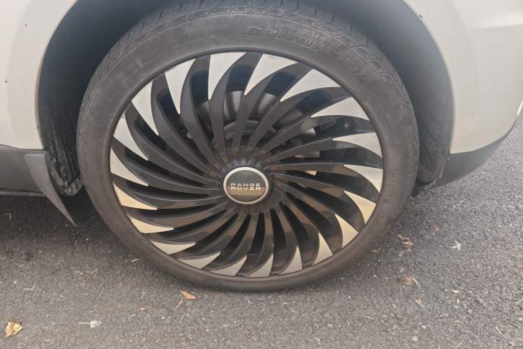 Used Land Rover Range Sport  Right Front Wheel Hub