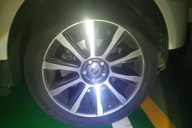 Used Land Rover Range Sport  Right Front Wheel Hub
