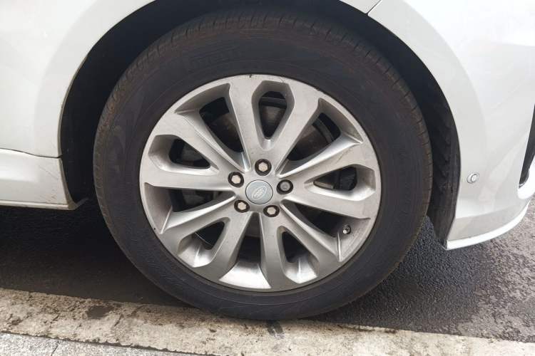 Used Land Rover Range Sport  Right Front Wheel Hub