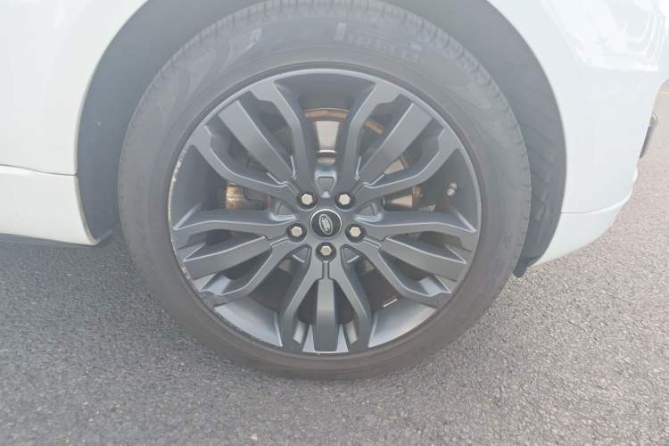 Used Land Rover Range Sport 2017 3.0 SC V6 HSE DYNAMIC Right Front Wheel Hub
