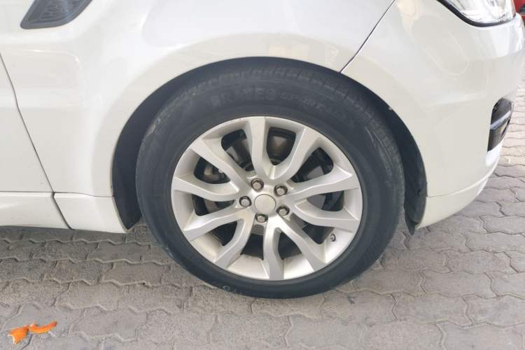 Used Land Rover Range Sport  Right Front Wheel Hub
