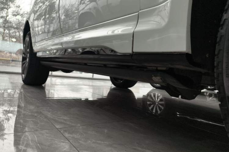 Used Land Rover Range Sport 2017 3.0 SC V6 SE Right Side Sill