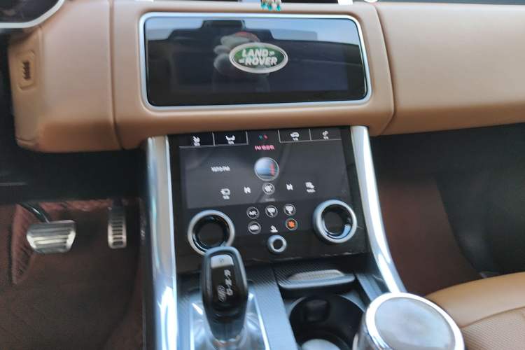 Used Land Rover Range Sport 2018 3.0 SC V6 HSE DYNAMIC Audio And AC Panel