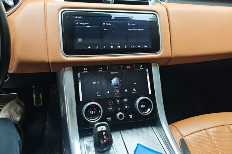 Used Land Rover Range Sport 2018 3.0 SC V6 HSE DYNAMIC Audio And AC Panel