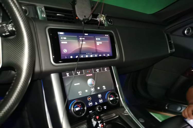 Used Land Rover Range Sport  Center Console