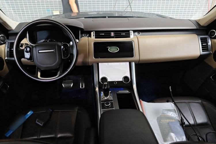 Used Land Rover Range Sport 2018 3.0 SC V6 HSE DYNAMIC Center Console