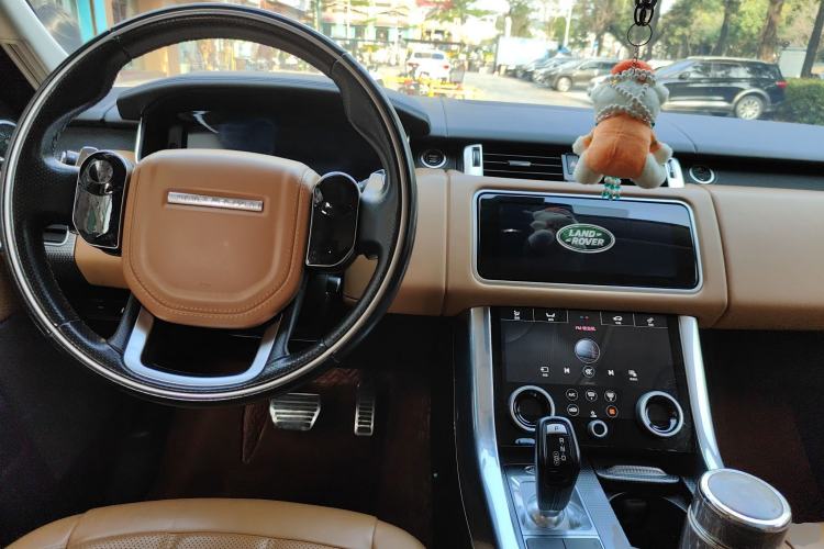 Used Land Rover Range Sport 2018 3.0 SC V6 HSE DYNAMIC Center Console