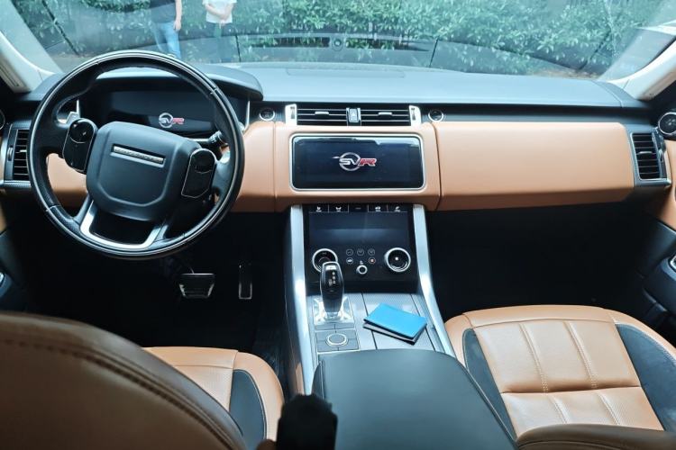 Used Land Rover Range Sport 2018 3.0 SC V6 HSE DYNAMIC Center Console