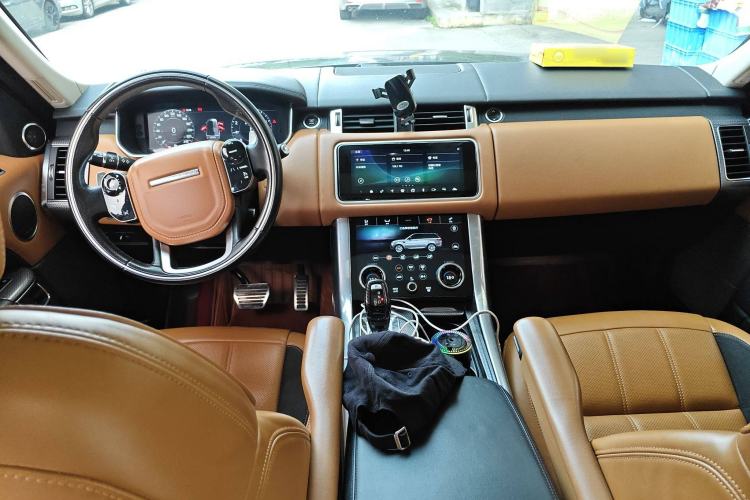 Used Land Rover Range Sport 2018 3.0 SC V6 HSE DYNAMIC Center Console