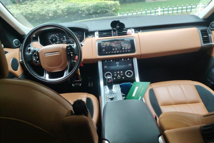 Used Land Rover Range Sport 2018 3.0 SC V6 HSE DYNAMIC Center Console