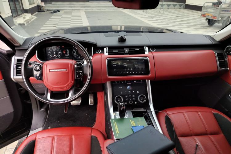 Used Land Rover Range Sport 2018 3.0 SC V6 HSE DYNAMIC Center Console