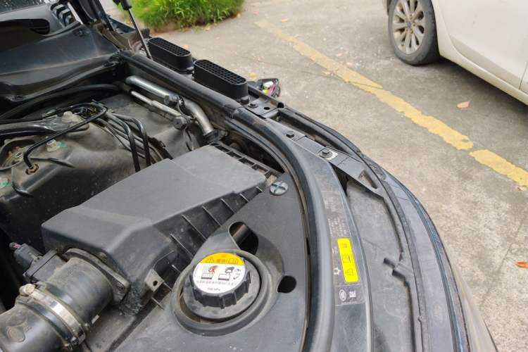 Used Land Rover Range Sport 2018 3.0 SC V6 HSE DYNAMIC Engine Bay Left