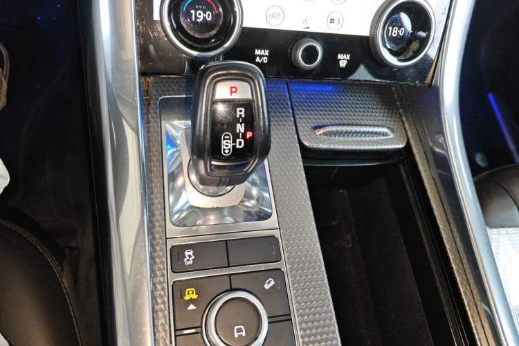 Used Land Rover Range Sport 2018 3.0 SC V6 HSE DYNAMIC Gear Lever