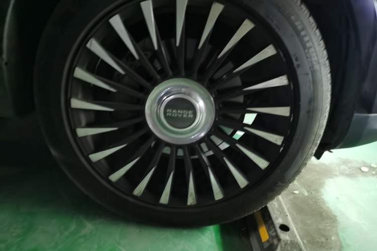 Used Land Rover Range Sport  Right Front Wheel Hub