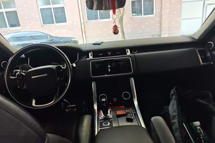Used Land Rover Range Sport 2018 3.0 SC V6 HSE DYNAMIC Center Console