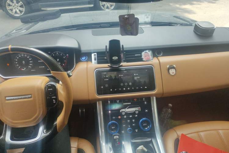Used Land Rover Range Sport 2018 3.0 SC V6 HSE DYNAMIC Center Console