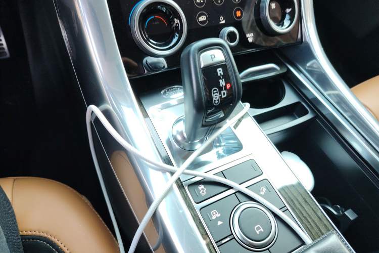 Used Land Rover Range Sport 2018 3.0 SC V6 HSE DYNAMIC Gear Lever